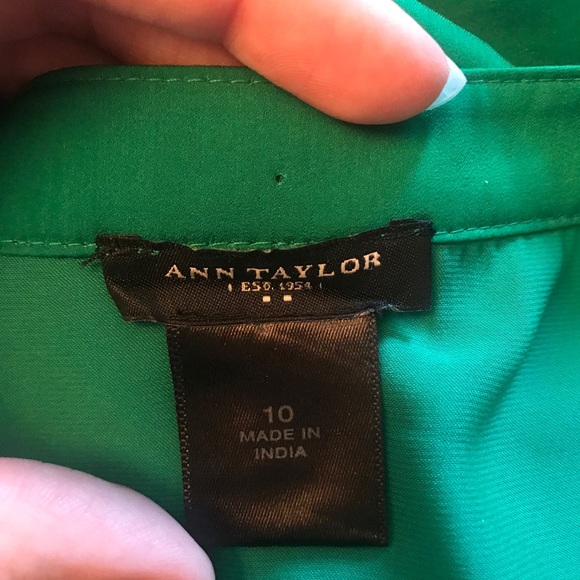 ❤️ 3/$25 Emerald green button up blouse Ann Taylor button down layering fall - Picture 7 of 7